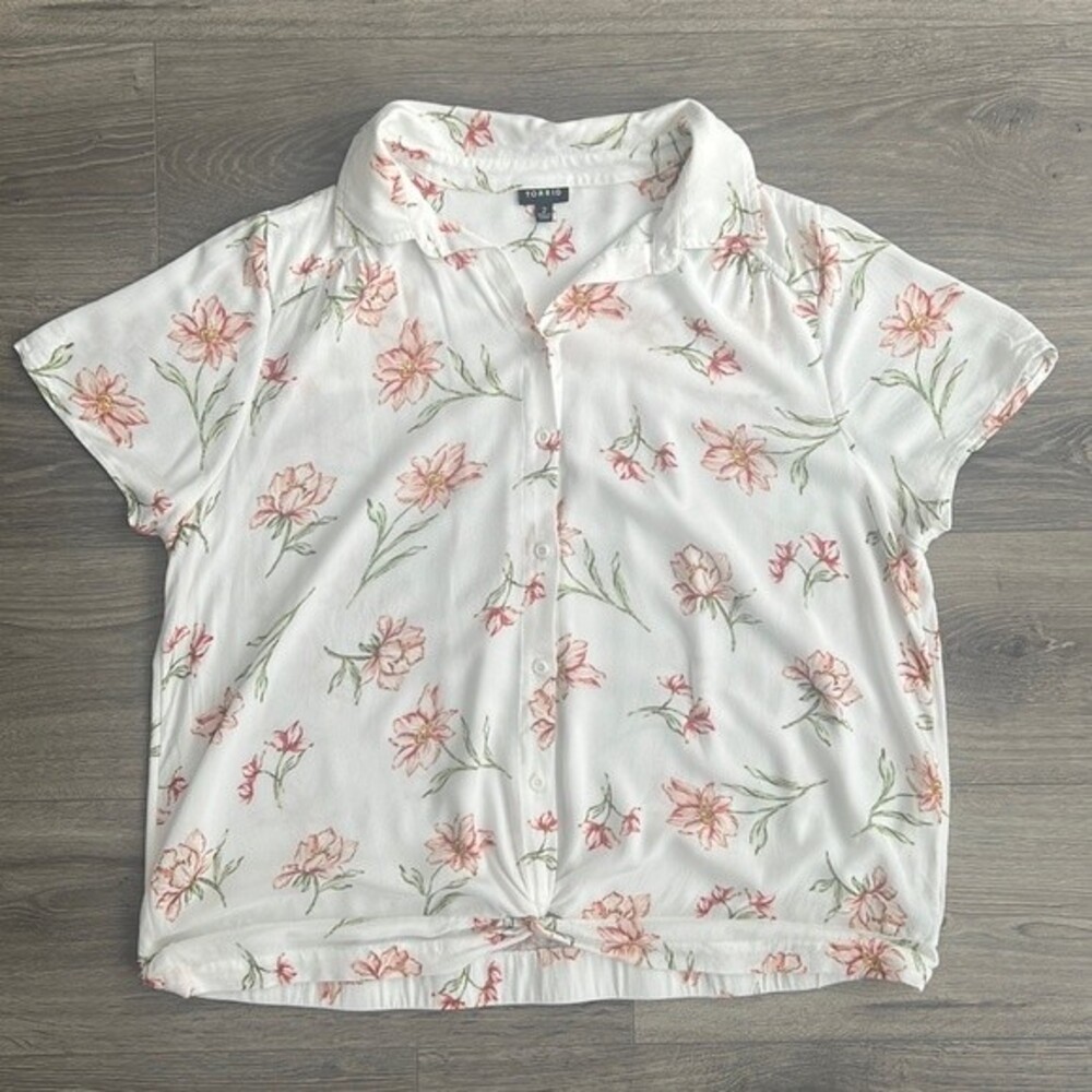 TORRID Floral Short Sleeve Blouse Size 2X Crepe Button Knotted Front Boho Spring - Picture 1 of 12